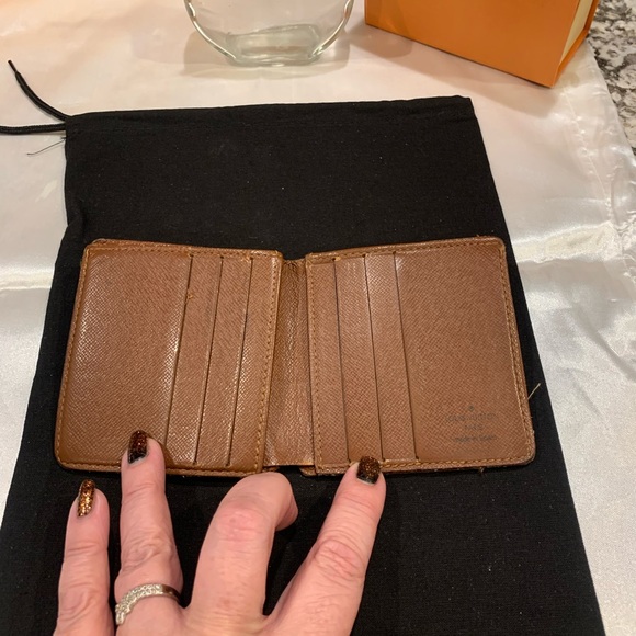 Louis Vuitton bi-fold monogram wallet - Picture 10 of 12